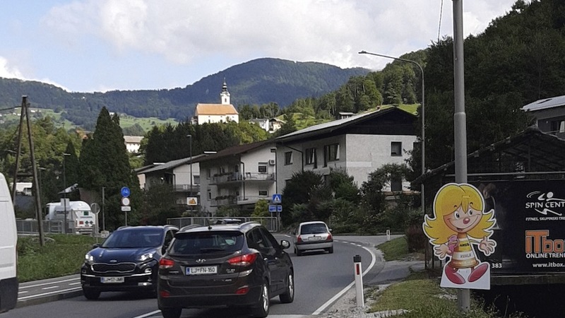 Prvi šolski dnevi so mimo, sedaj Anja in Marko opozarjata voznike